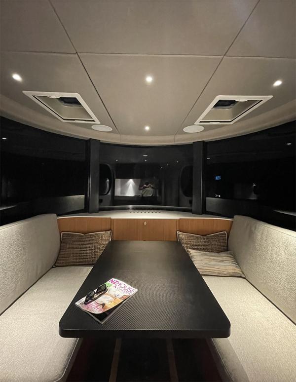 Romotow T8 vue de l'interieur nocturne